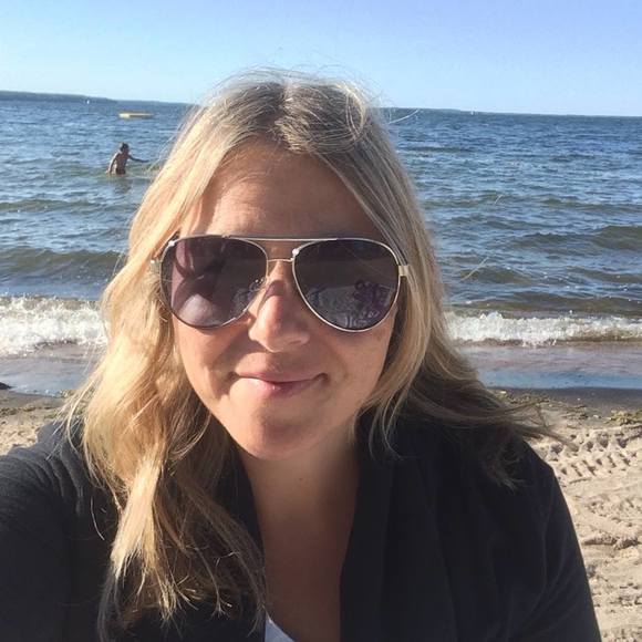 Meet your Posher, Jennifer - Picture 1 of 1